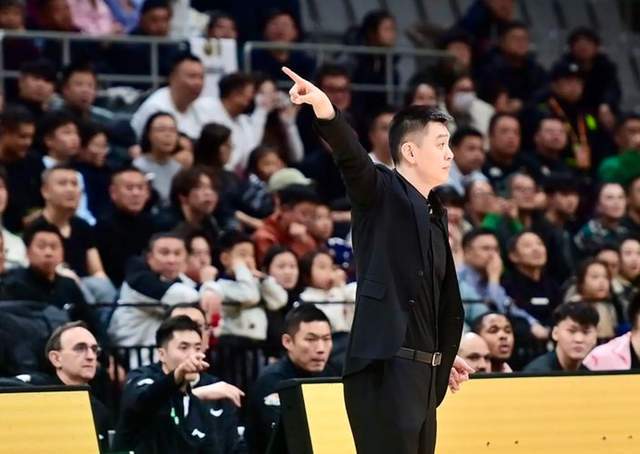 CBA直播-一夜3大冷门！CBA真是太刺激了，豪门9连胜被终结，黑马彻底褪色