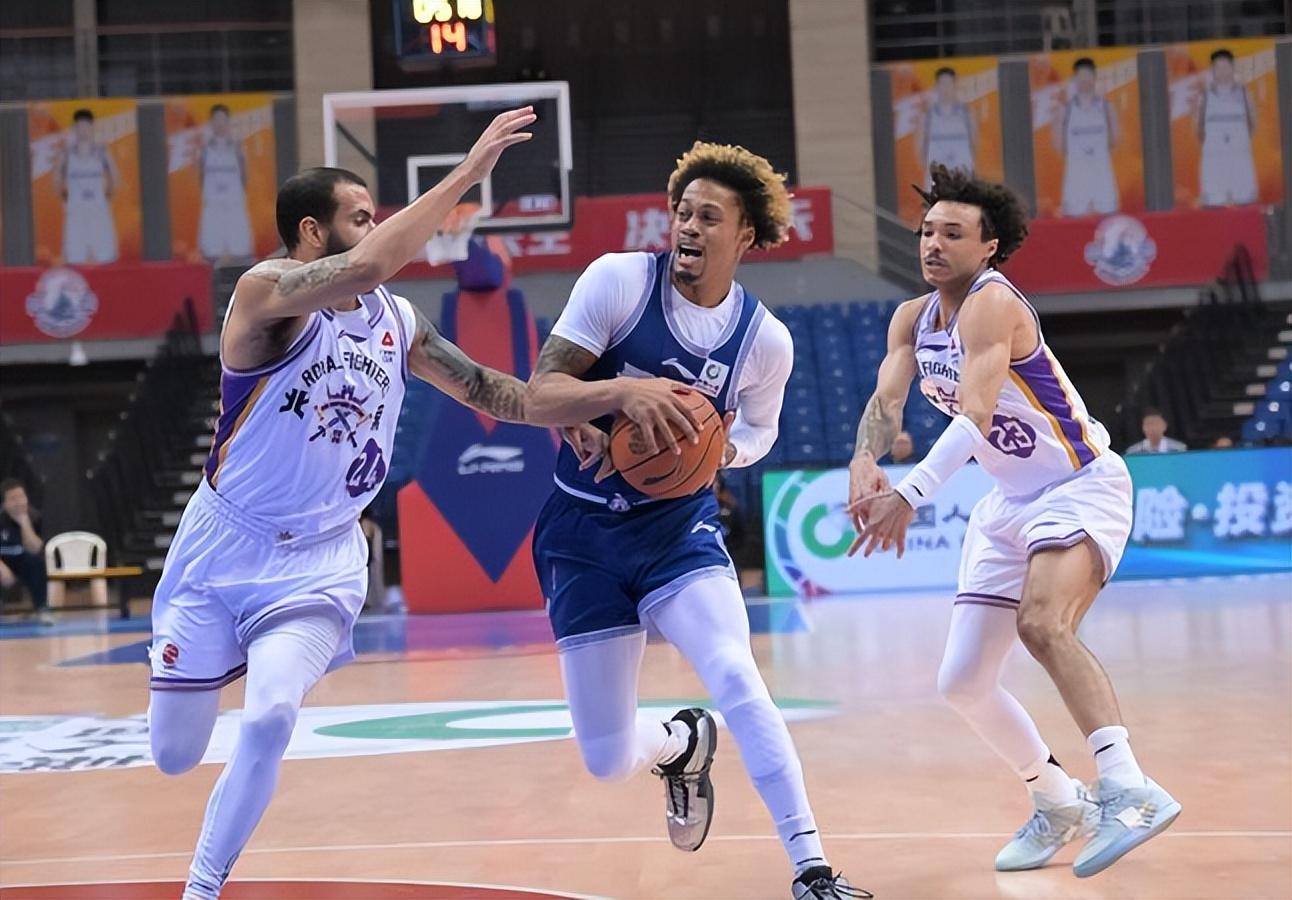 NBA直播-25分大胜！青岛105-80胜北控，约瑟夫·杨30+9封神，米奇两双闪耀